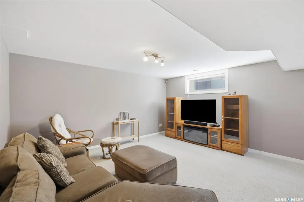 231 Maguire Court Saskatoon SK S7H 4E1