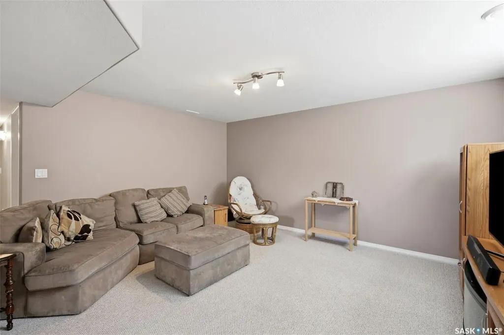 231 Maguire Court Saskatoon SK S7H 4E1