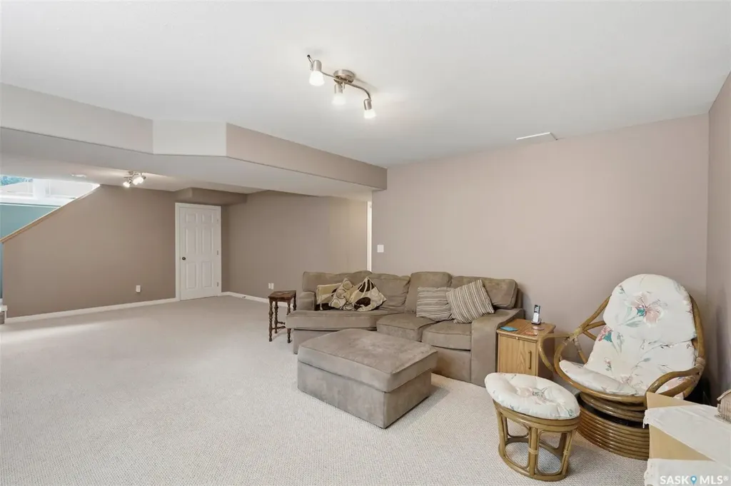 231 Maguire Court Saskatoon SK S7H 4E1