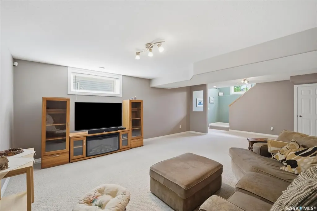 231 Maguire Court Saskatoon SK S7H 4E1