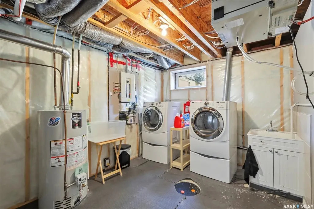 231 Maguire Court Saskatoon SK S7H 4E1