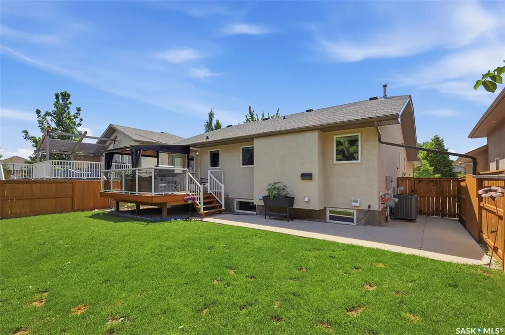 231 Maguire Court Saskatoon SK S7H 4E1