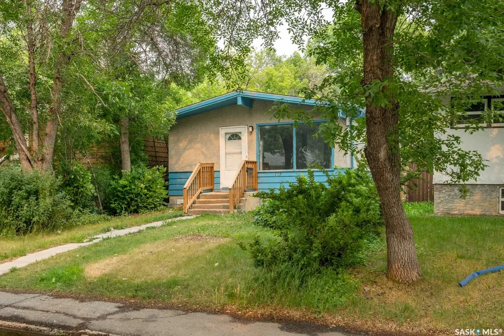 717 Montague Street Regina SK S4T 3H1