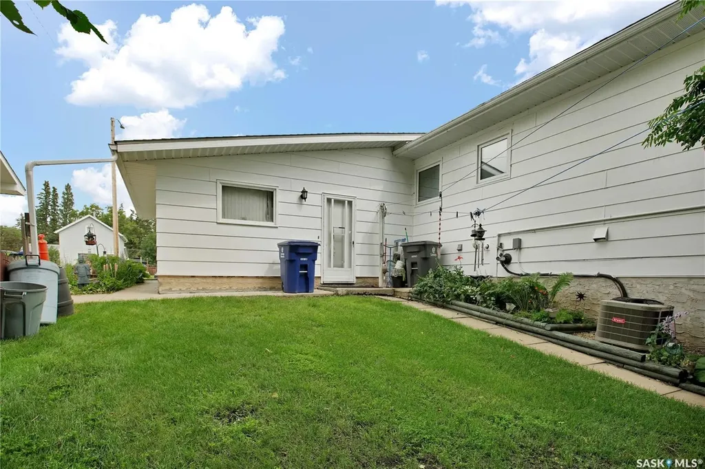 1005 10th Street Rosthern SK S0K 3R0