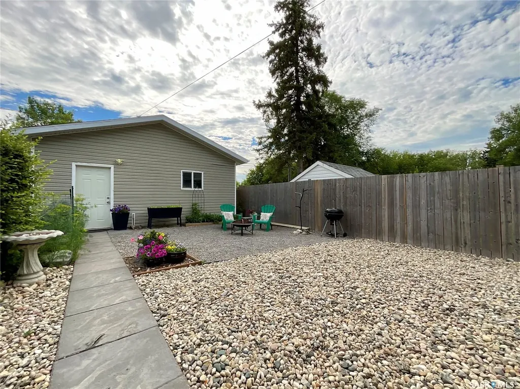 1333 Empress Street Regina SK S4T 5E6