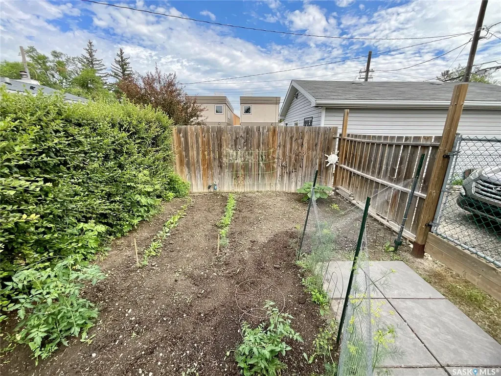 1333 Empress Street Regina SK S4T 5E6