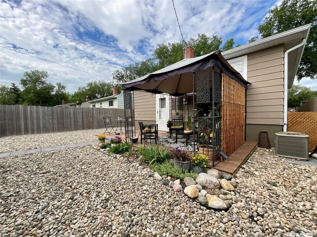 1333 Empress Street Regina SK S4T 5E6