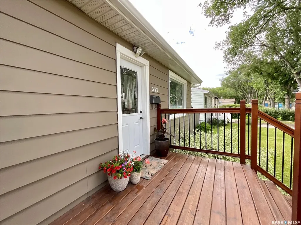 1333 Empress Street Regina SK S4T 5E6