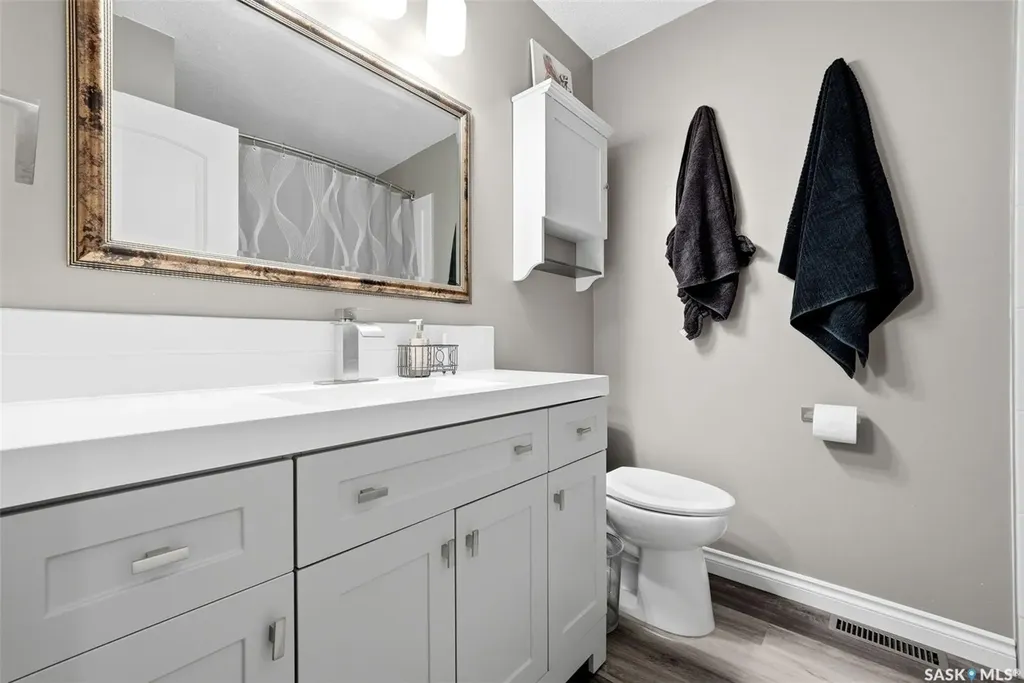 22 Salemka Crescent Regina SK S4R 7S1
