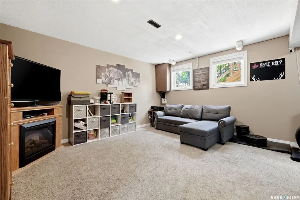 22 Salemka Crescent Regina SK S4R 7S1