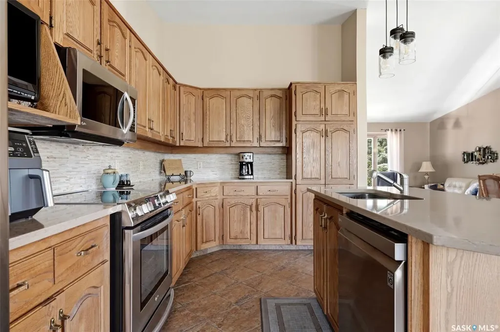 33 Federal Drive White City SK S4L 5B1