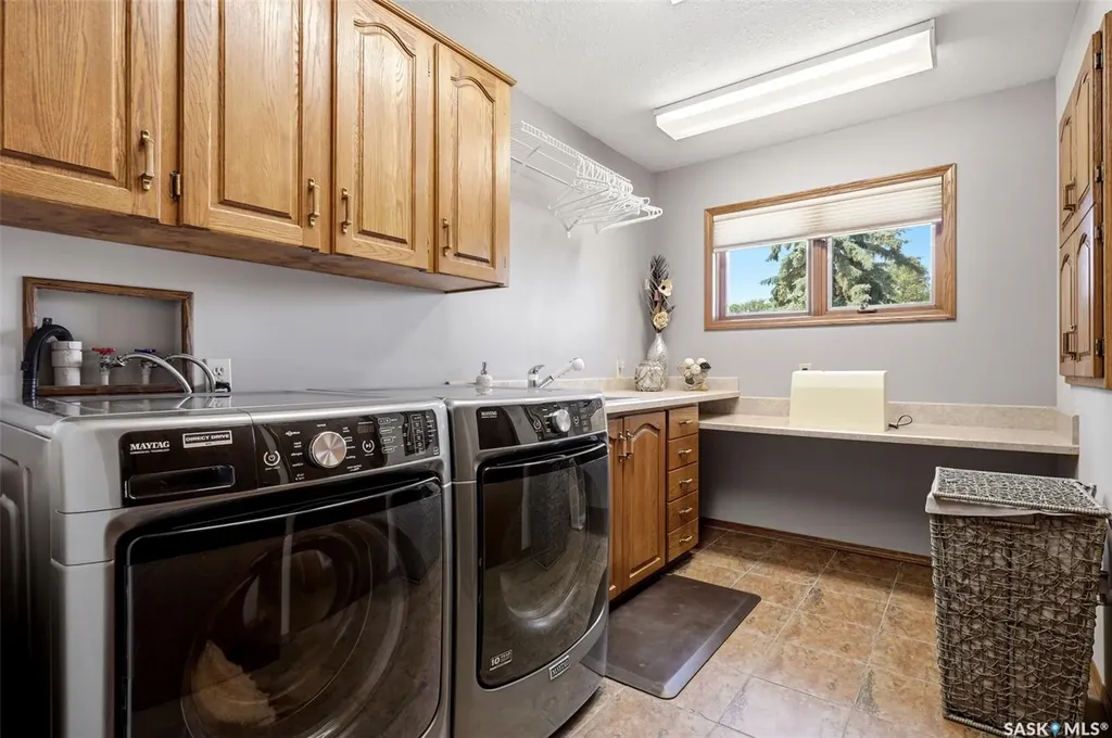 33 Federal Drive White City SK S4L 5B1