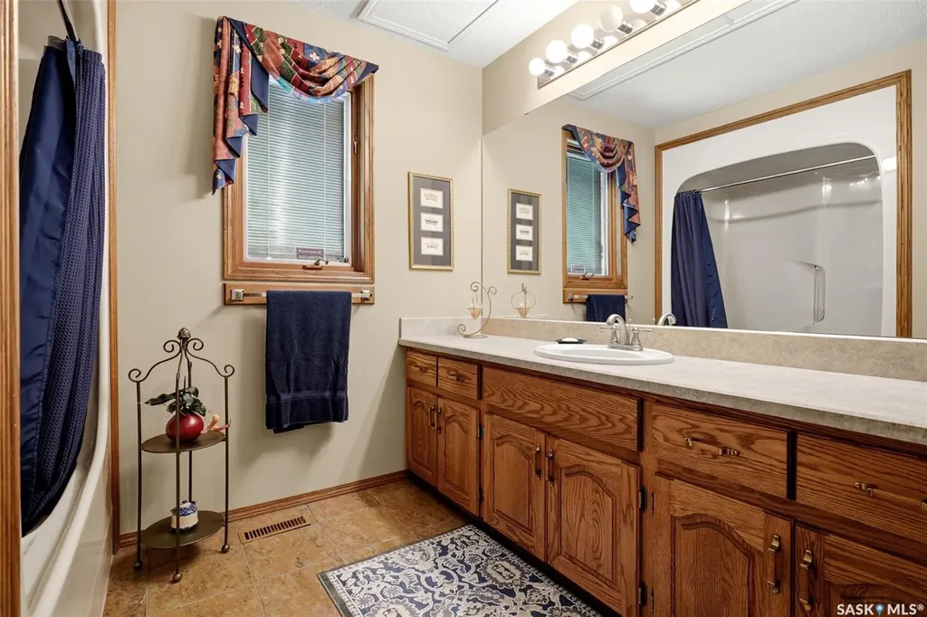 33 Federal Drive White City SK S4L 5B1