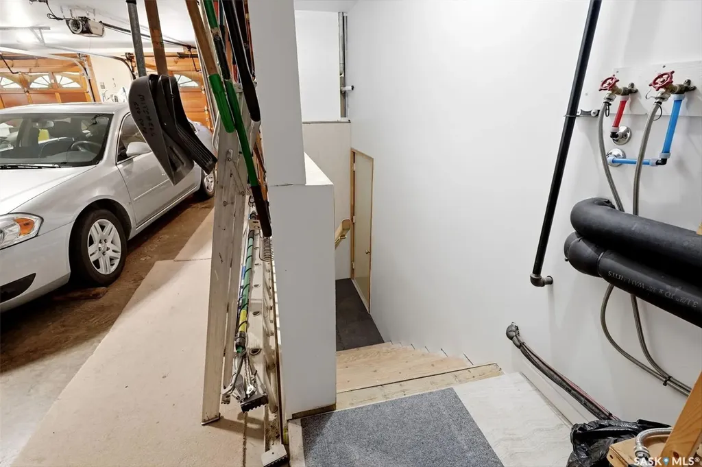 33 Federal Drive White City SK S4L 5B1