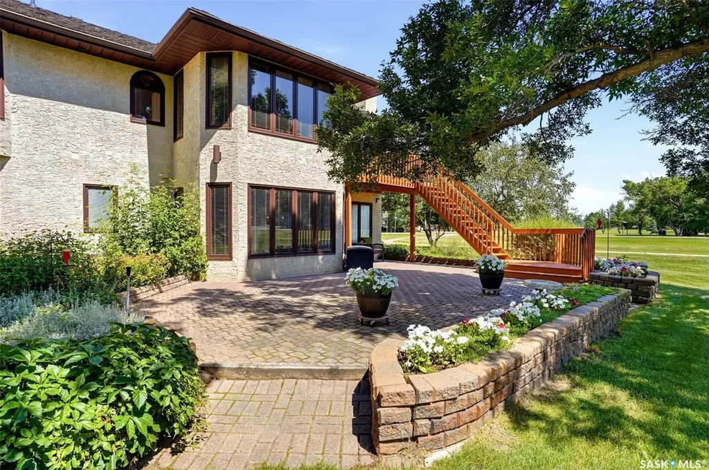 33 Federal Drive White City SK S4L 5B1