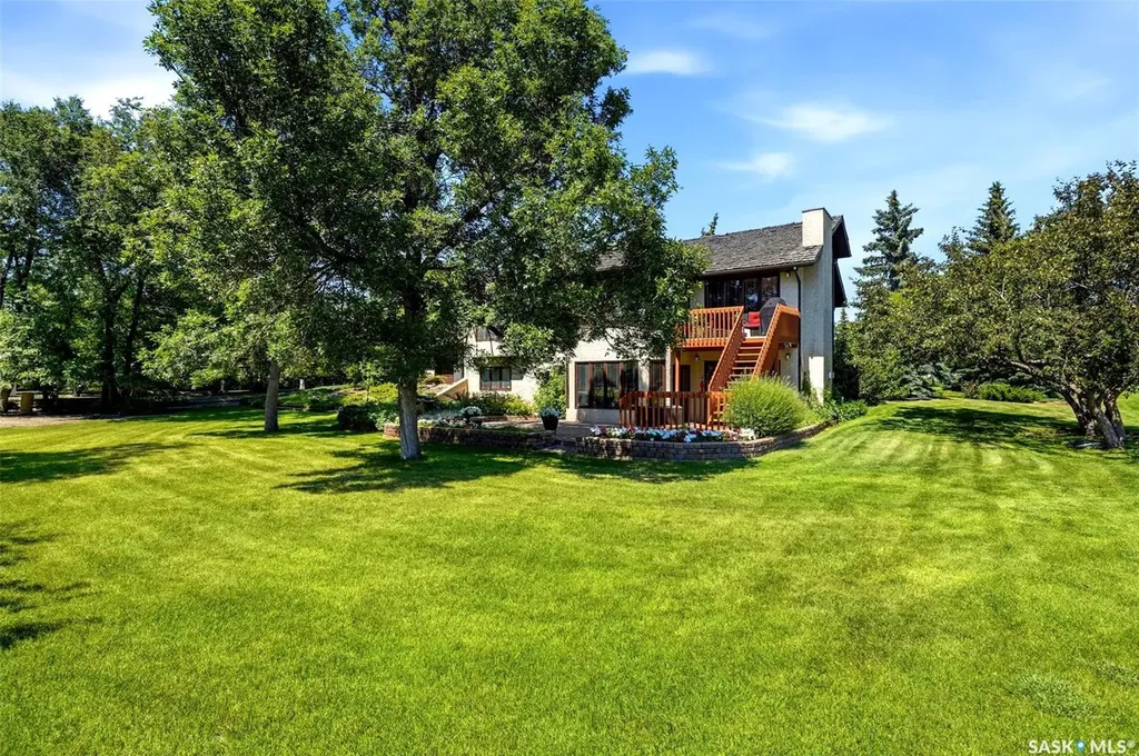 33 Federal Drive White City SK S4L 5B1