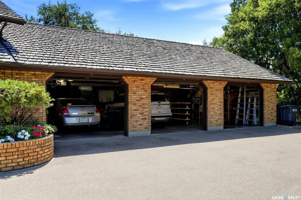 33 Federal Drive White City SK S4L 5B1