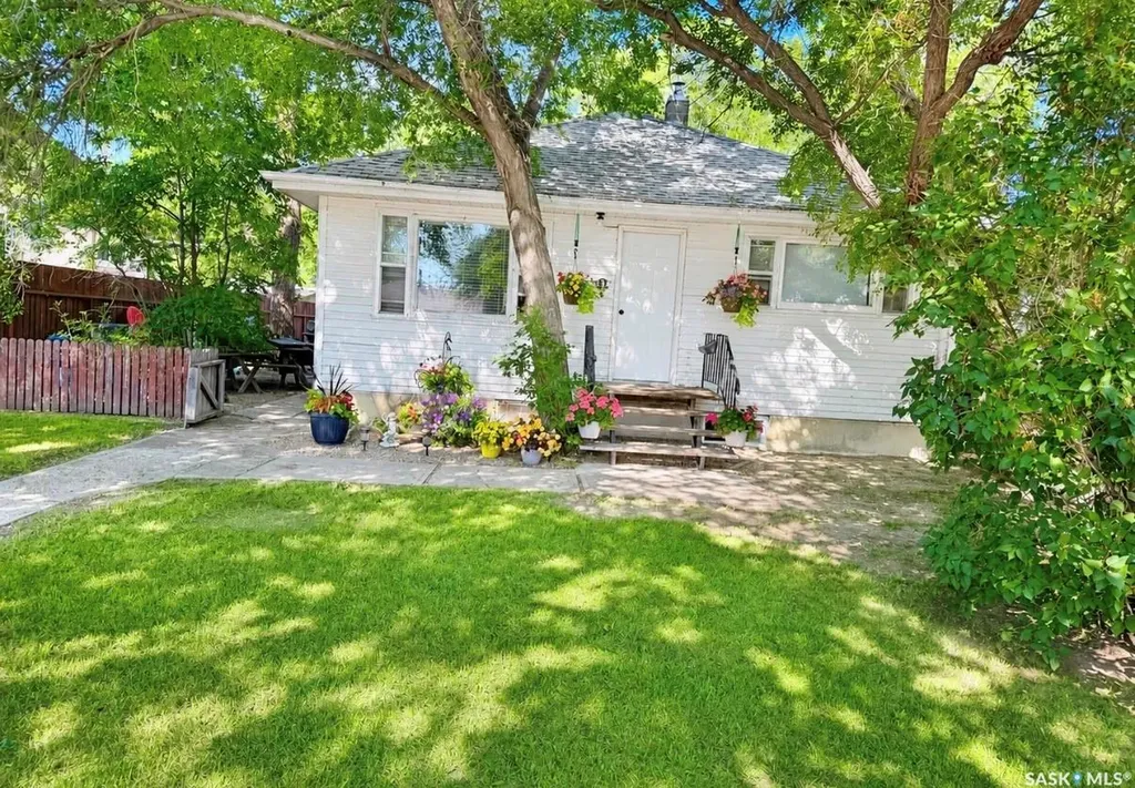 334 6th Avenue SE Swift Current SK S9H 3P1