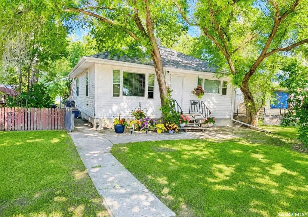 334 6th Avenue SE Swift Current SK S9H 3P1