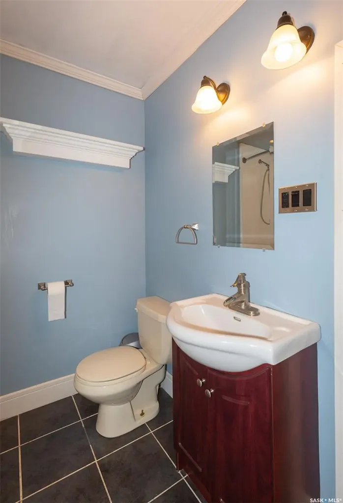 454 Fairford Street W Moose Jaw SK S6H 1W2