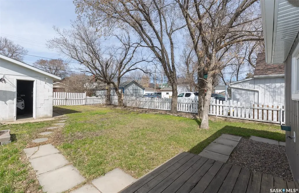 454 Fairford Street W Moose Jaw SK S6H 1W2