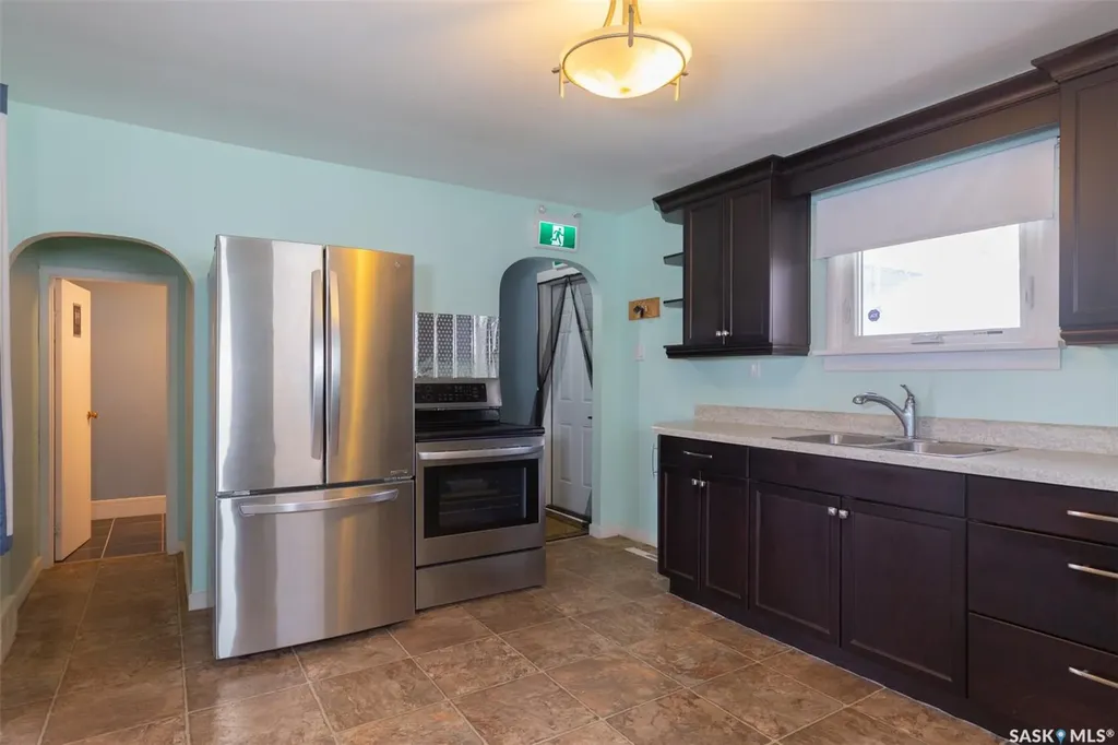454 Fairford Street W Moose Jaw SK S6H 1W2