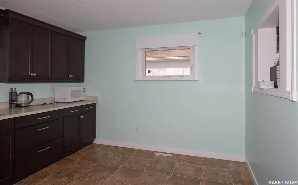 454 Fairford Street W Moose Jaw SK S6H 1W2
