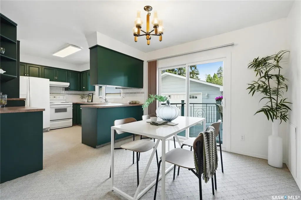 1422 East Heights Saskatoon SK S7J 3B3