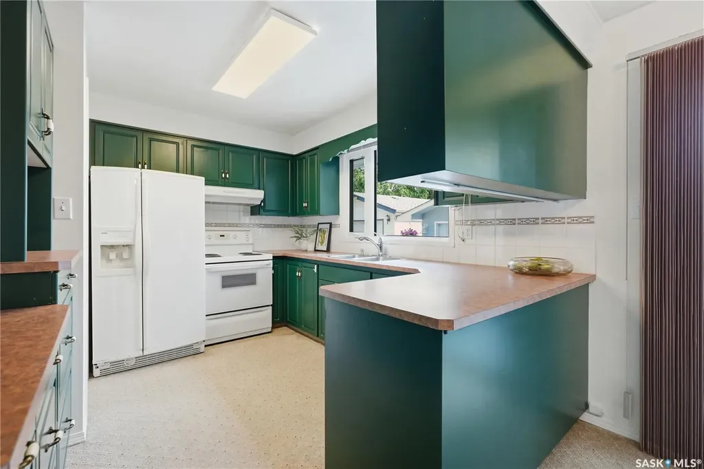 1422 East Heights Saskatoon SK S7J 3B3