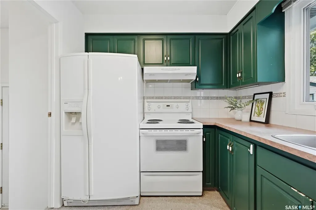 1422 East Heights Saskatoon SK S7J 3B3