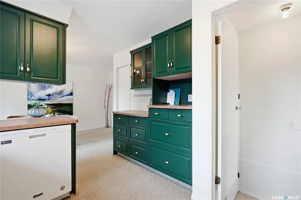 1422 East Heights Saskatoon SK S7J 3B3