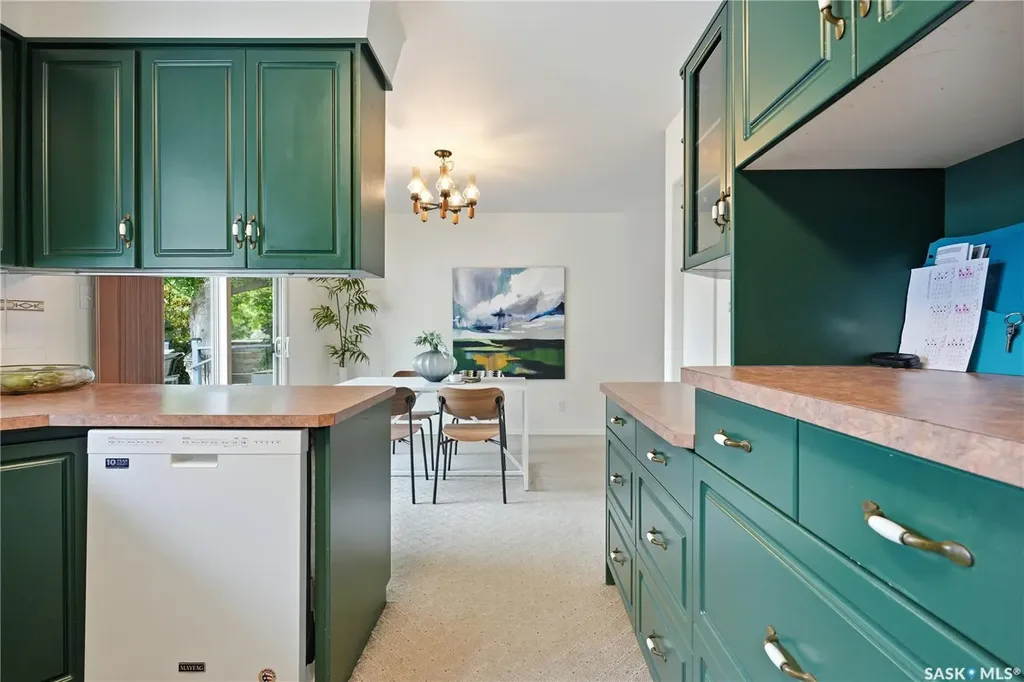 1422 East Heights Saskatoon SK S7J 3B3