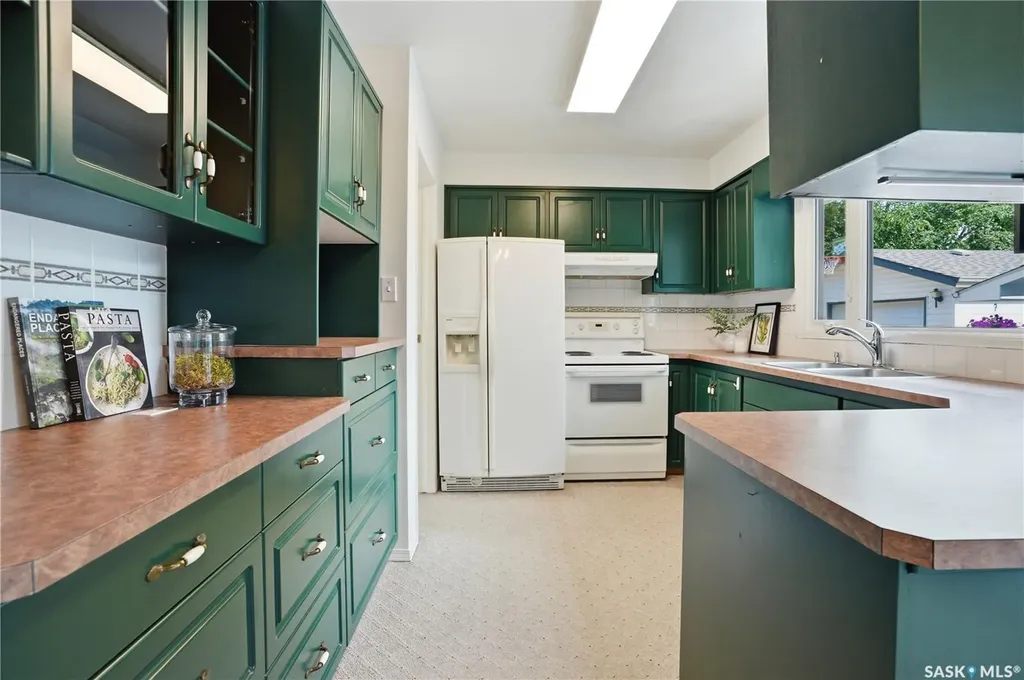 1422 East Heights Saskatoon SK S7J 3B3