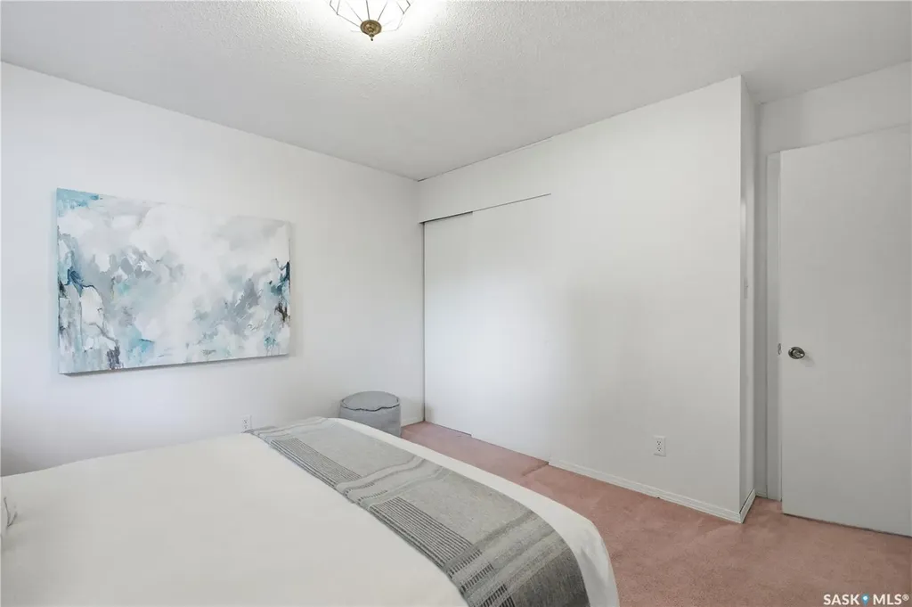 1422 East Heights Saskatoon SK S7J 3B3
