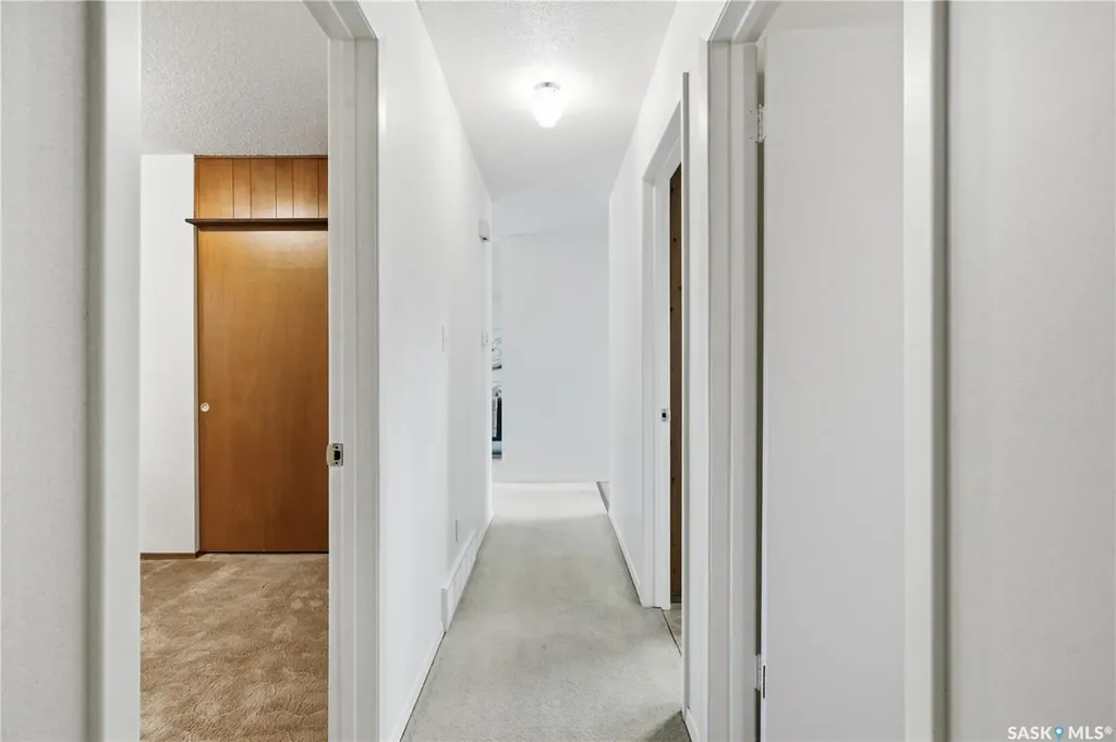 1422 East Heights Saskatoon SK S7J 3B3
