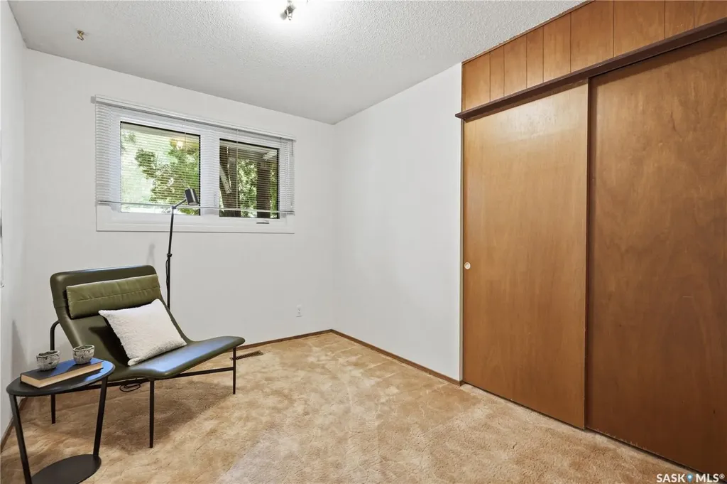 1422 East Heights Saskatoon SK S7J 3B3