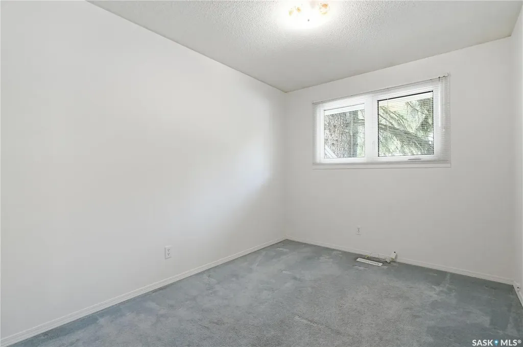 1422 East Heights Saskatoon SK S7J 3B3