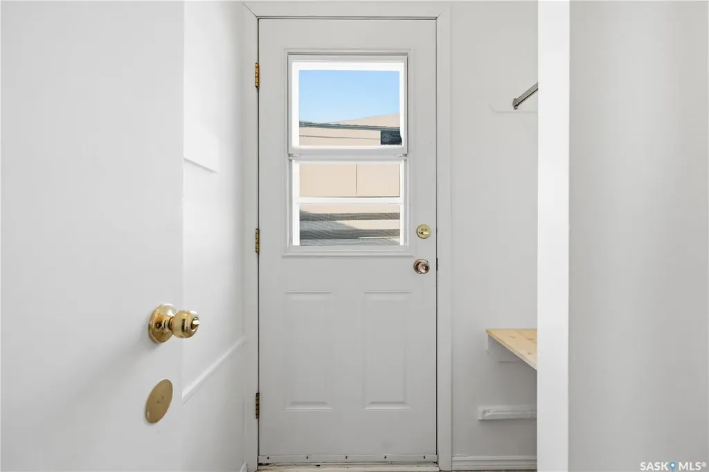 1422 East Heights Saskatoon SK S7J 3B3