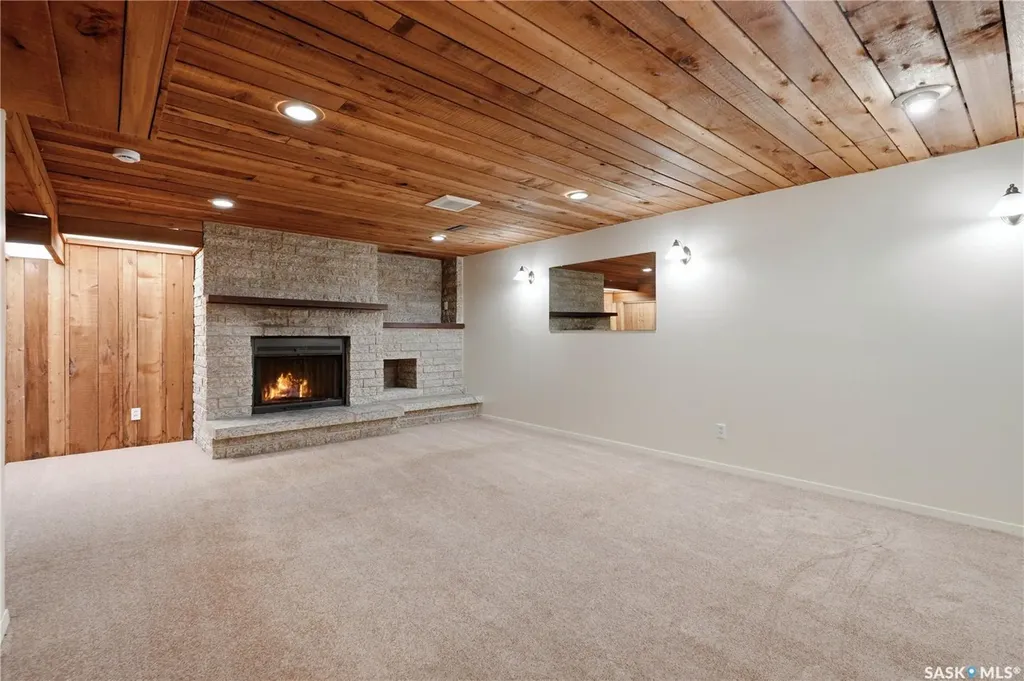 1422 East Heights Saskatoon SK S7J 3B3