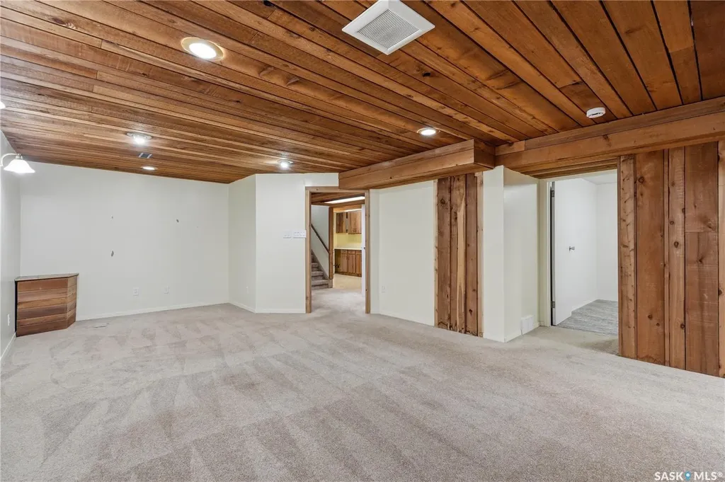 1422 East Heights Saskatoon SK S7J 3B3