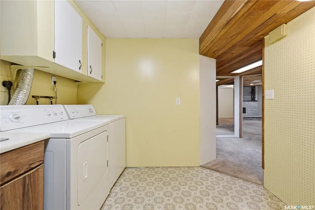 1422 East Heights Saskatoon SK S7J 3B3