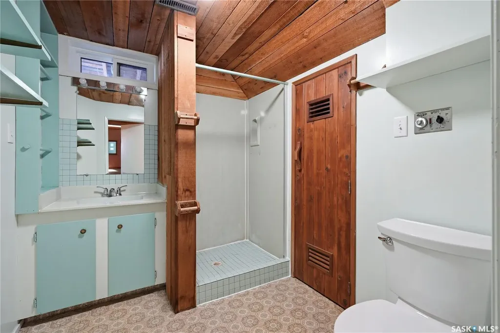 1422 East Heights Saskatoon SK S7J 3B3