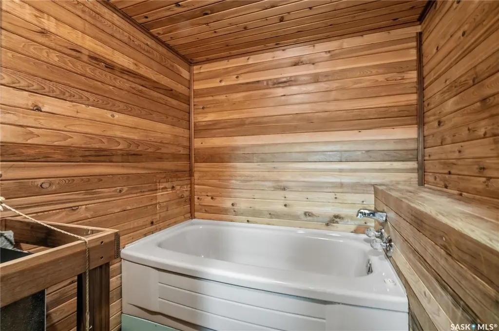 1422 East Heights Saskatoon SK S7J 3B3