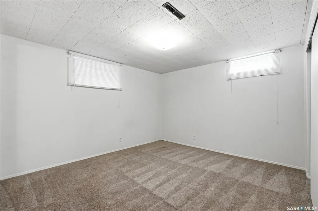 1422 East Heights Saskatoon SK S7J 3B3