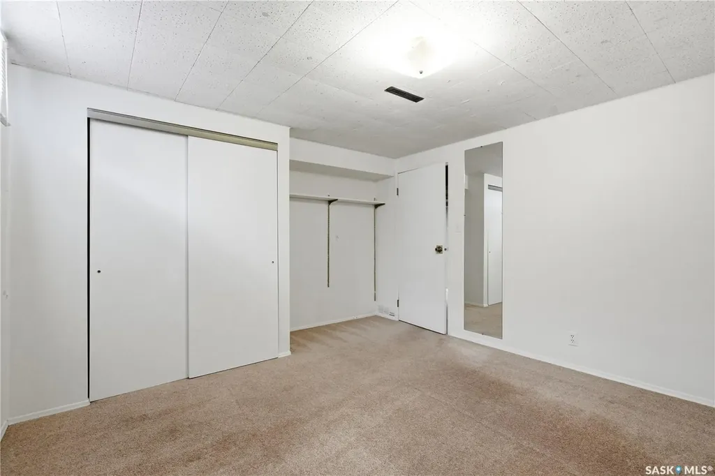 1422 East Heights Saskatoon SK S7J 3B3
