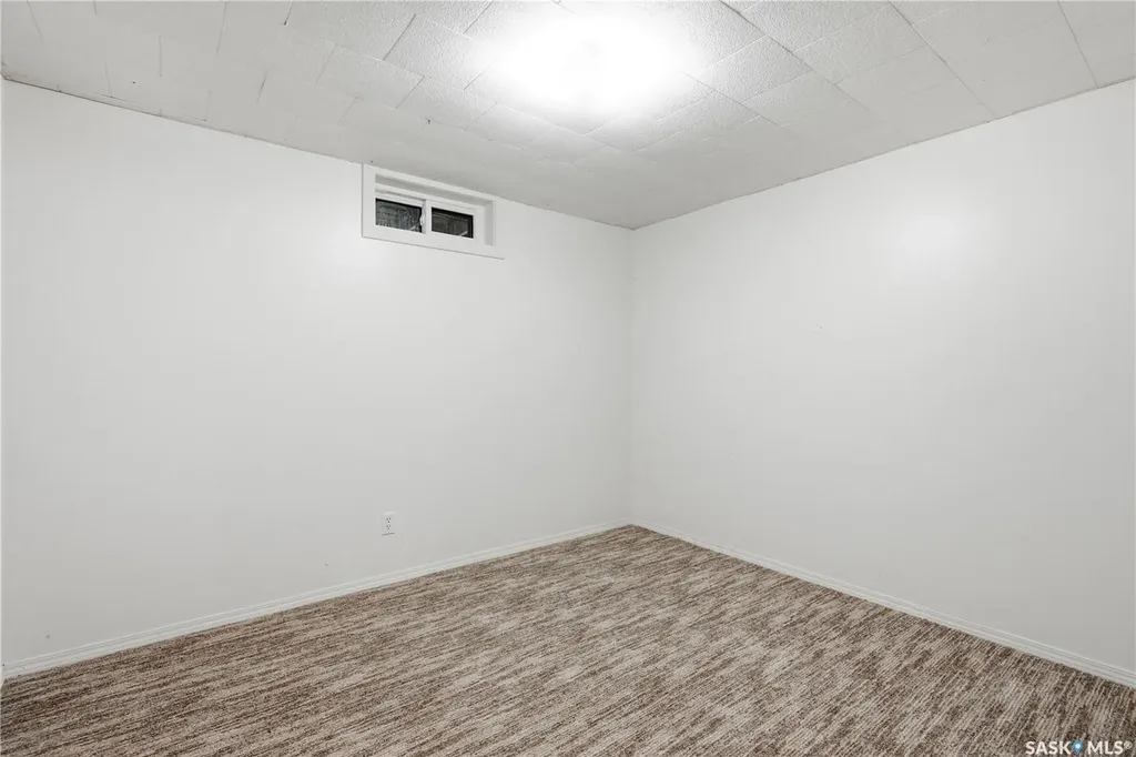 1422 East Heights Saskatoon SK S7J 3B3