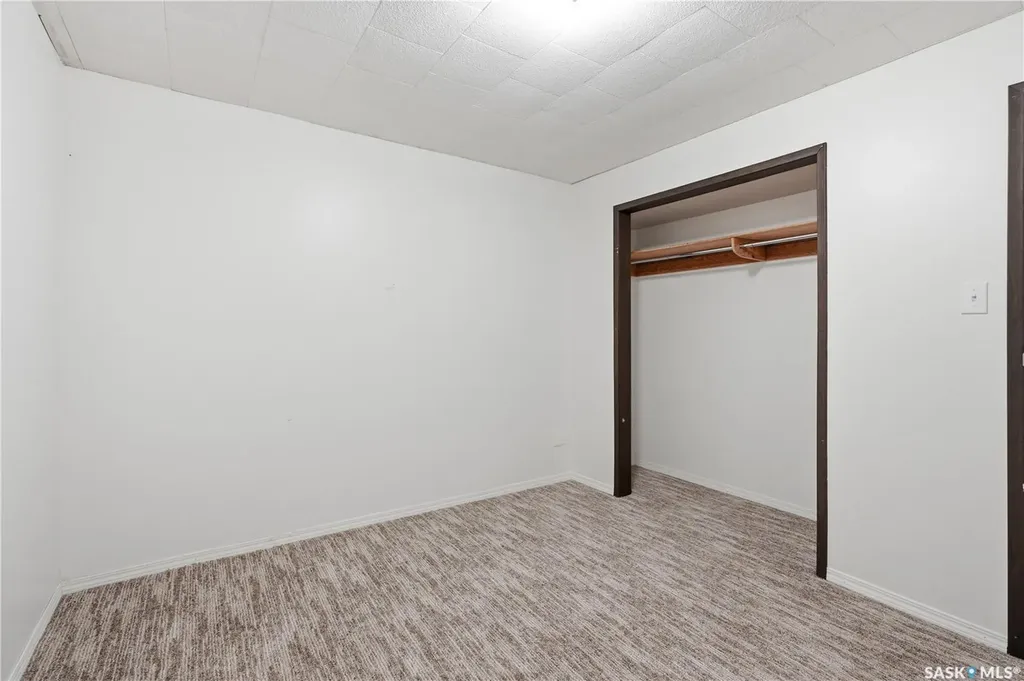 1422 East Heights Saskatoon SK S7J 3B3