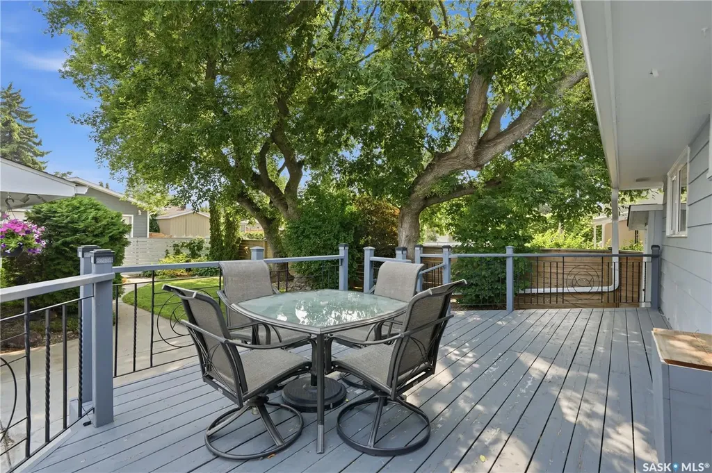 1422 East Heights Saskatoon SK S7J 3B3