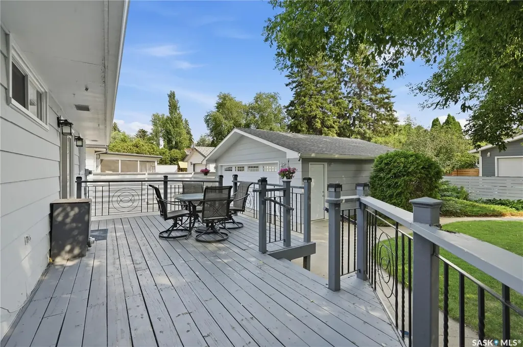 1422 East Heights Saskatoon SK S7J 3B3