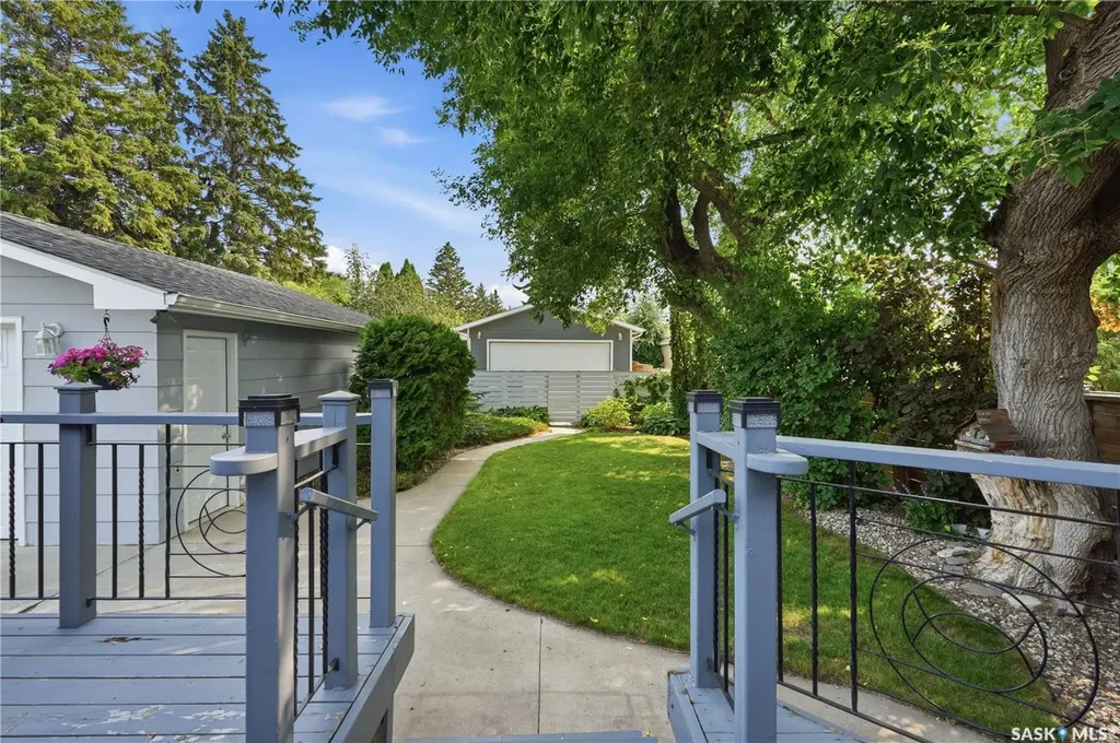 1422 East Heights Saskatoon SK S7J 3B3